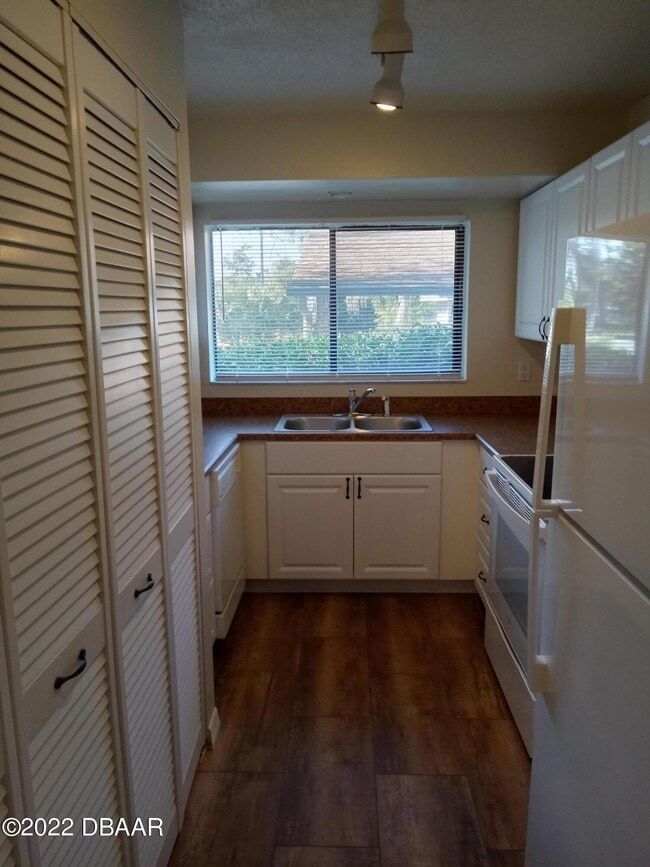 Building Photo - 1 Fair Oaks Cir
