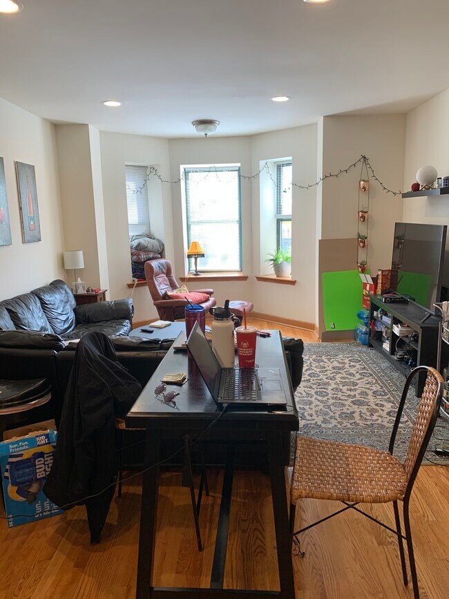 Foto del edificio - 2502 N Southport Ave