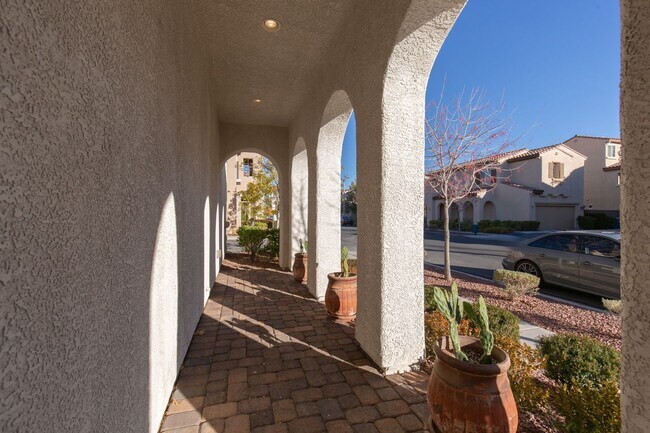 Building Photo - Beautiful 2000+sf home near Downtown Summerlin