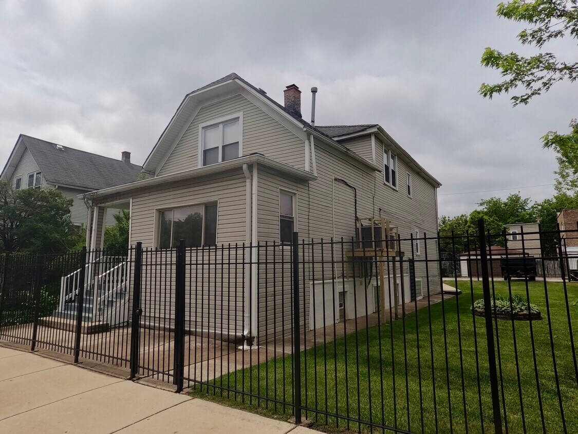 Foto principal - 1430 N Leamington Ave