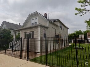 Building Photo - 1430 N Leamington Ave