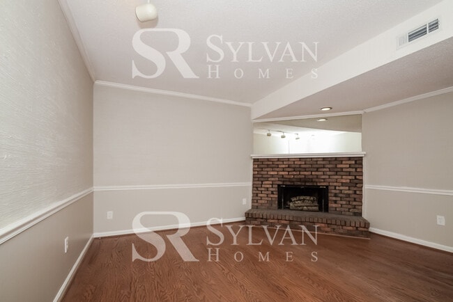 Foto del edificio - Luxury, Location, and Convenience, it is all HERE!