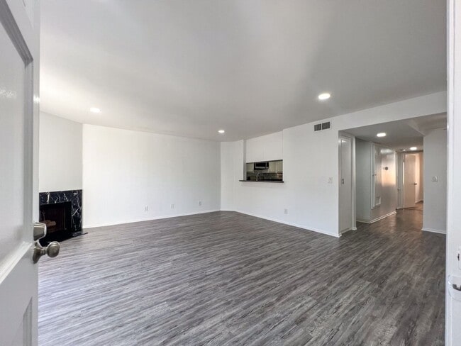 Building Photo - 5104 Sepulveda Blvd