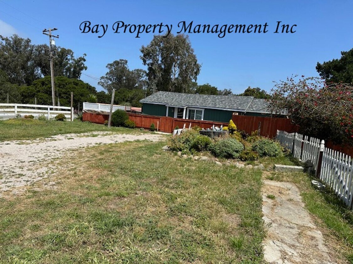 Primary Photo - Small cottage in Prunedale