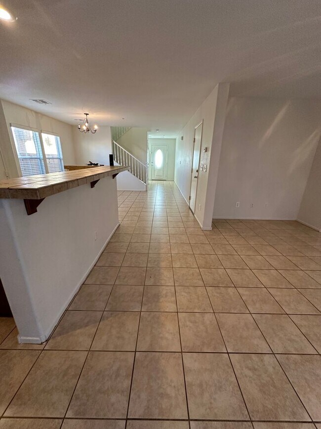 Building Photo - Henderson 3 bedroom 2.5 bath home