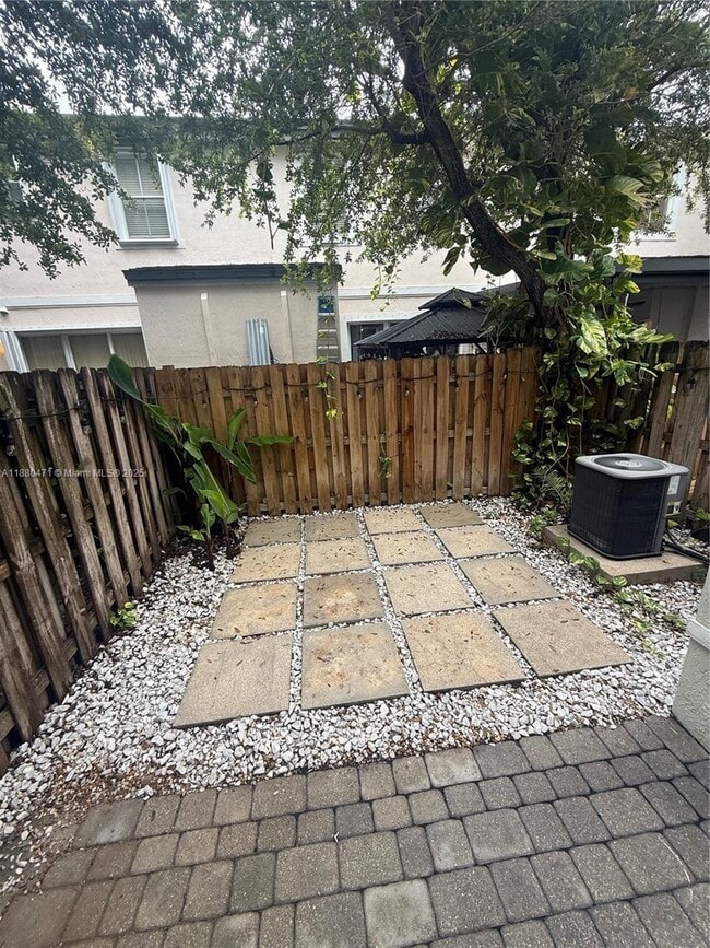 Building Photo - 152 SE 29th Ave