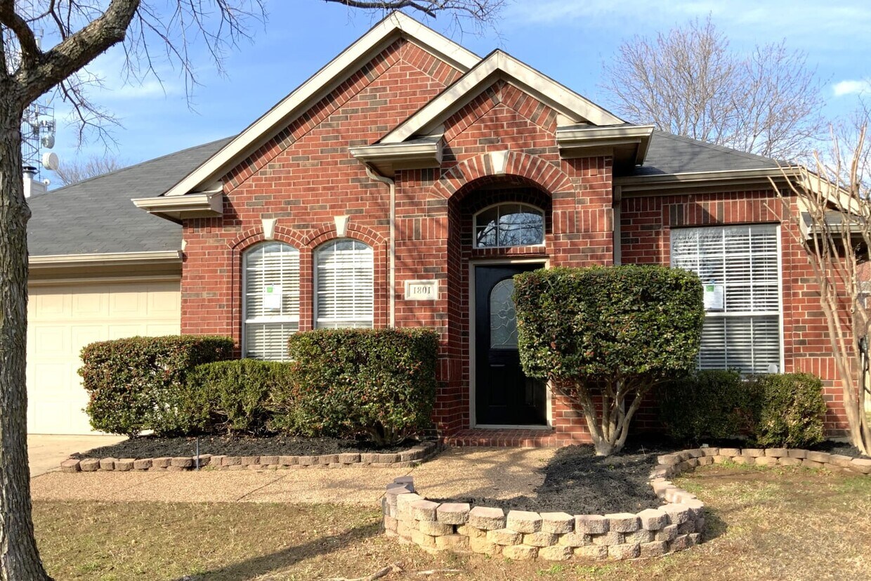 1801 Sunflower Dr House Rental in Corinth, TX