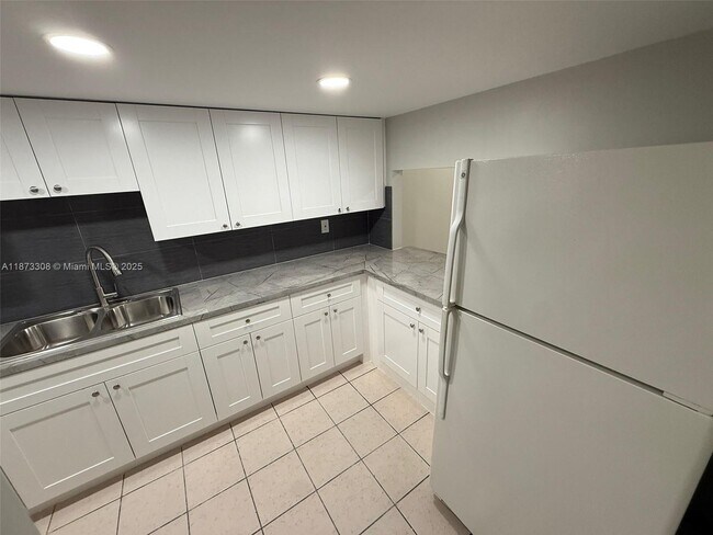 Foto del edificio - 10000 NW 80th Ct