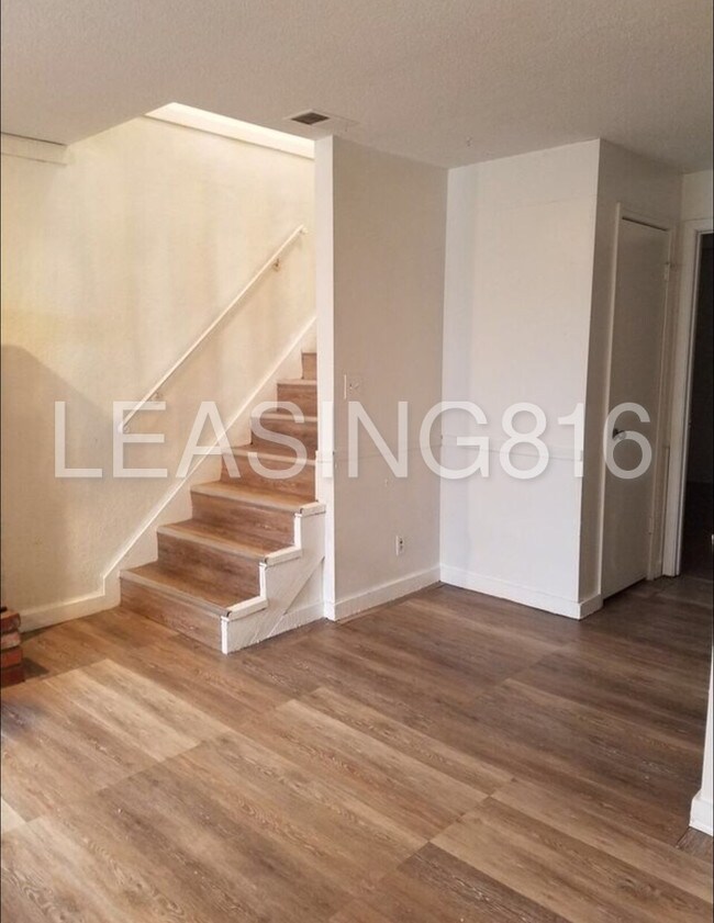 Foto del edificio - 7619 Monrovia St