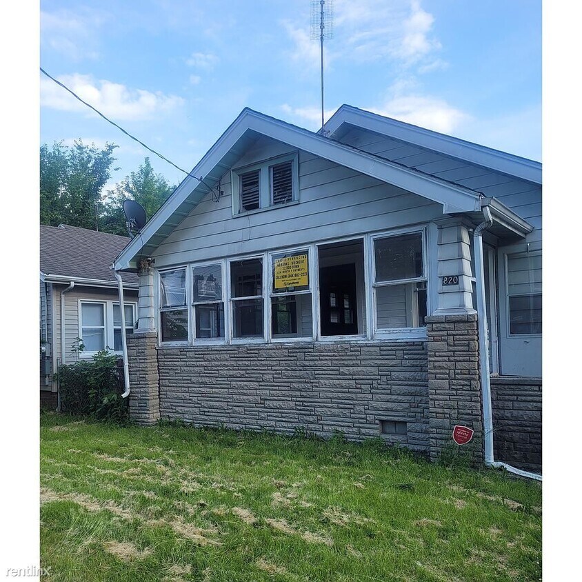 2 br, 1 bath House 820 East Virginia Avenue House Rental in Peoria