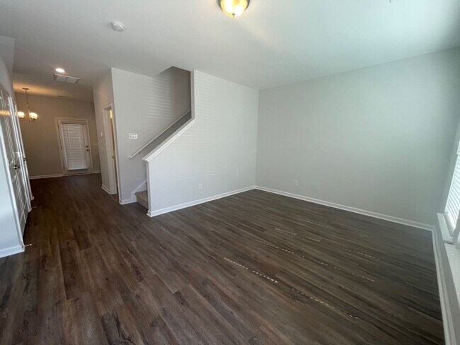 Building Photo - New 3 Bedroom Townhome!