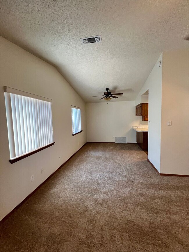 Building Photo - New paint and carpet!