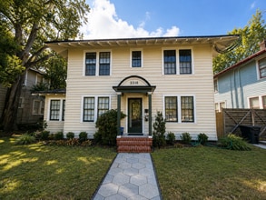 Building Photo - 2210 Myra St