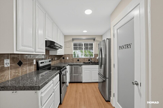 Foto del edificio - 3059 Rosemont Dr