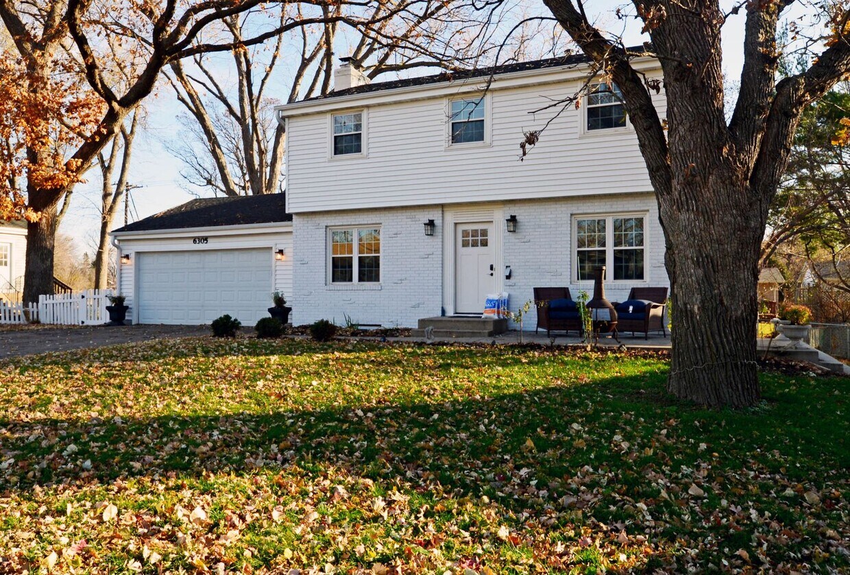 Foto principal - Spacious 4-Bed, 3-Bath Haven with Expansiv...