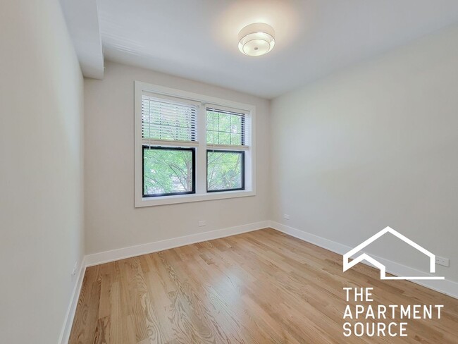Photo - 2026 W Montrose Ave Apartment