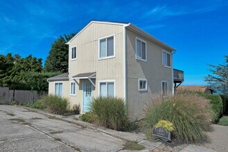 Building Photo - 11 Oakhurst Rd