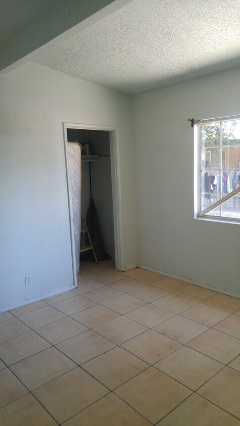 Building Photo - 1256 N Sierra Way