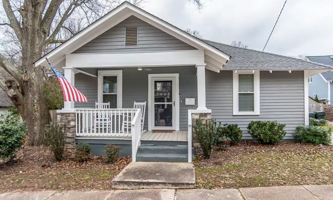 Building Photo - Charming 2 Bed, 2 Bath Home in Raleigh's Desirable Five Points – Fenced Yard & Prime Location
