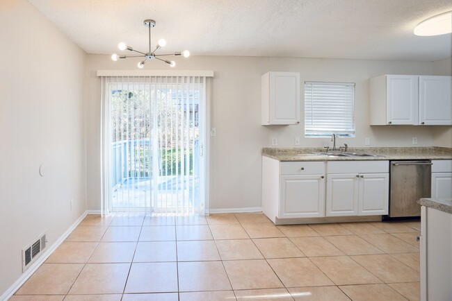 Foto del edificio - Charming 3-Bedroom Home in Decatur – Conve...