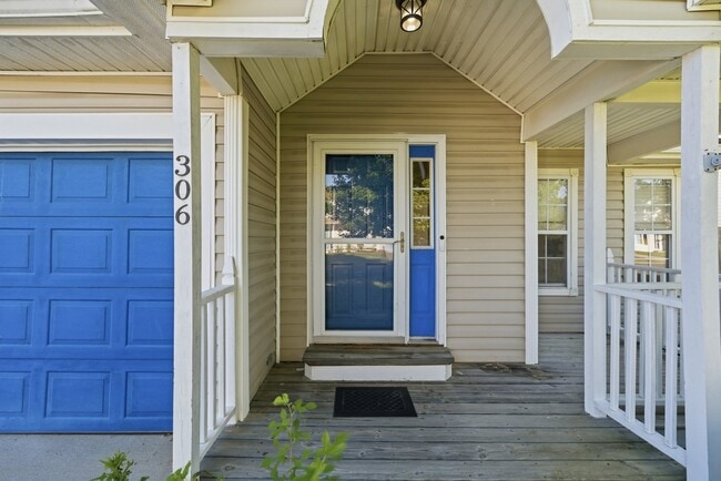 Building Photo - 306 Gauntlet Way