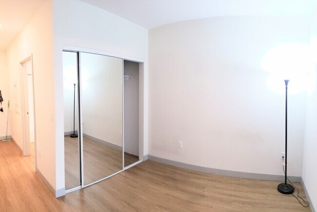 Foto del edificio - Townhomes at the Collection Kakaako Studio 1 Parking