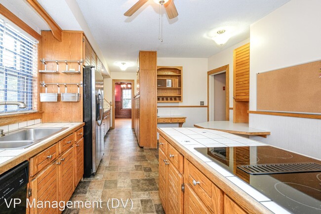 Building Photo - 5 br, 3.5 bath House - 134 Forest Park Ave