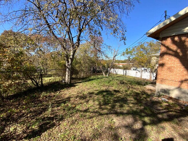 Building Photo - 1811 Berwick Ave