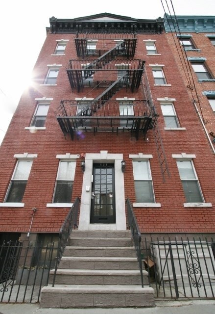 Primary Photo - 395 2nd St