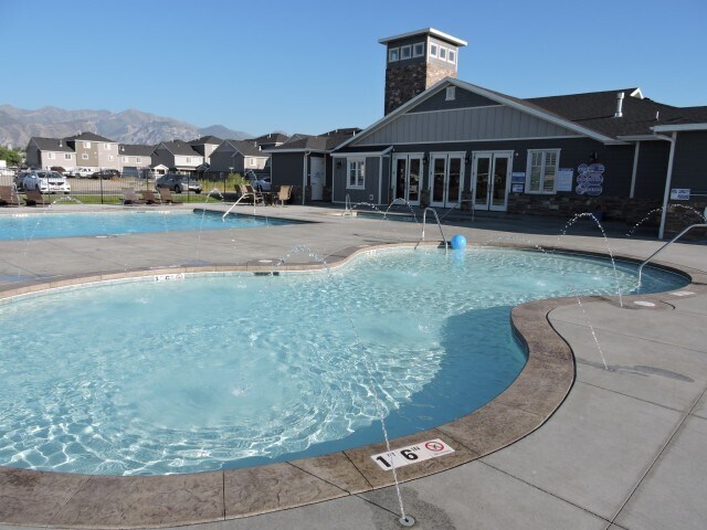 Kiddie pool - 694 E 355 N