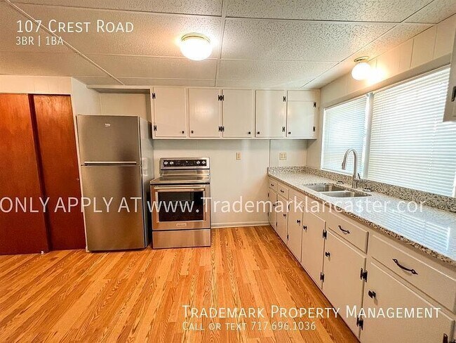 Foto del edificio - 107 Crest Rd