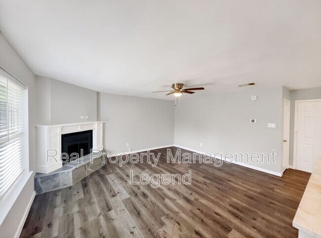 Foto del edificio - 109 N Heights Dr