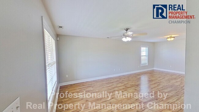 Foto del edificio - 3 BD/2.5 BA Home with Fenced Yard & Attached Garage