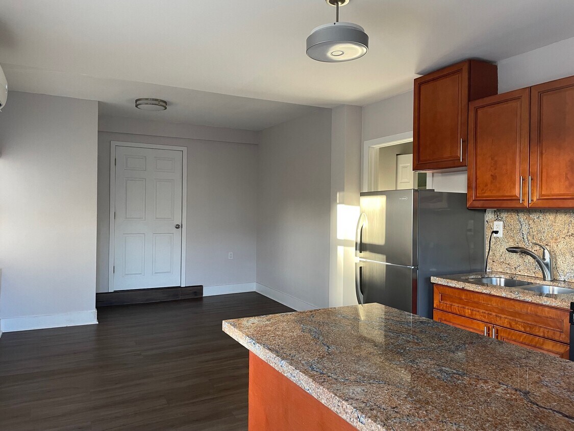 Foto principal - 3098 SW 6th St