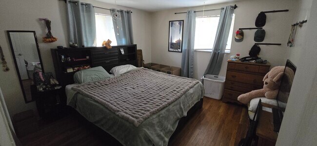 Dormitorio 1 - 4590 W Dakota Ave