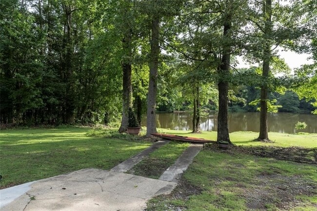 Foto del edificio - 2560 Piney Wood Ln