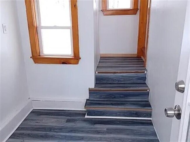 Building Photo - Adorable 2-bed
