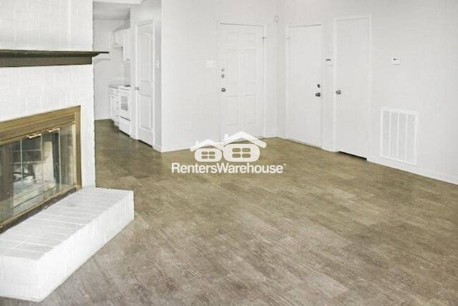 Foto del edificio - 3835 Brookwind Dr