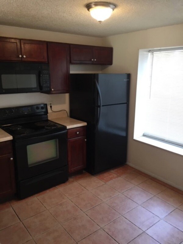 Building Photo - 4810 Sanoma Village