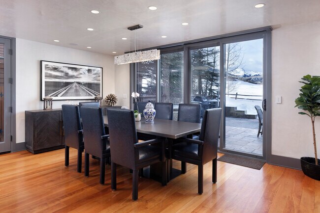 Foto del edificio - 477 Fairway Dr