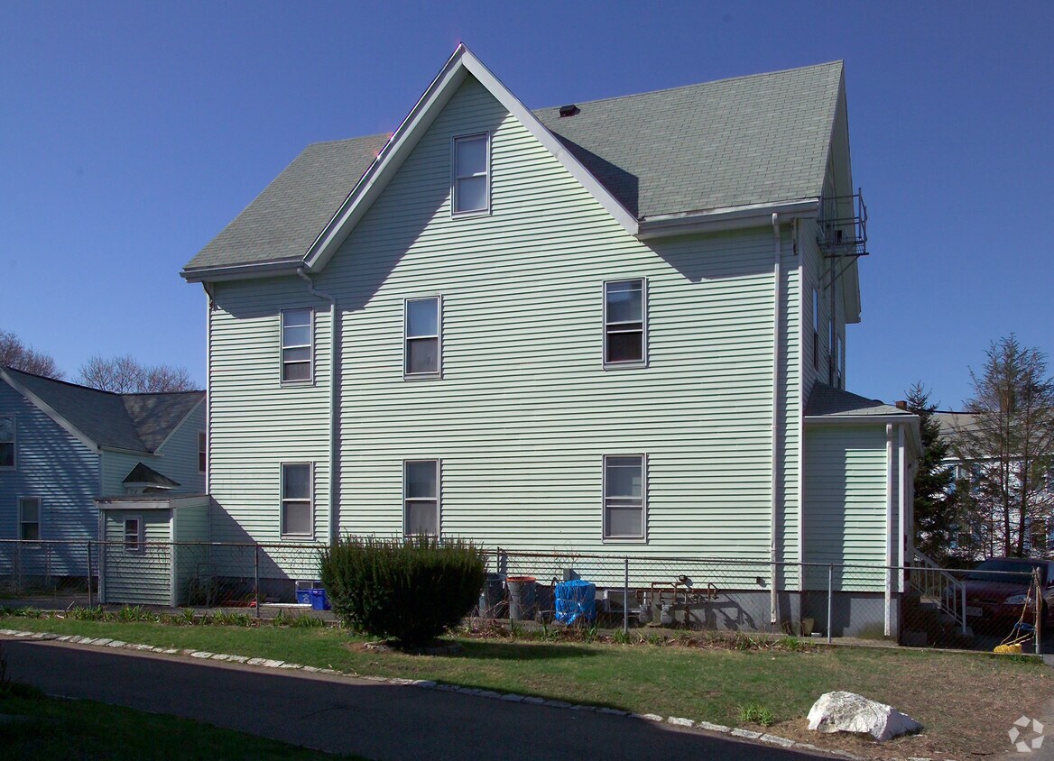Building Photo - 34 Shores St