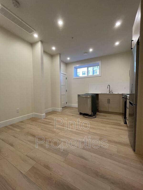 Building Photo - 8717-8110 110 St NW
