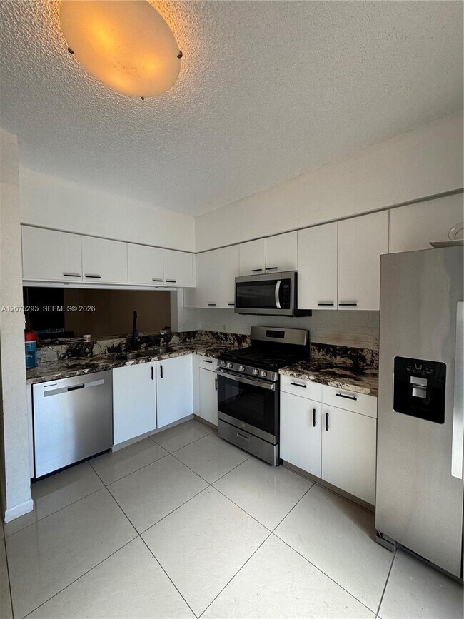 Building Photo - 8207 San Carlos Cir
