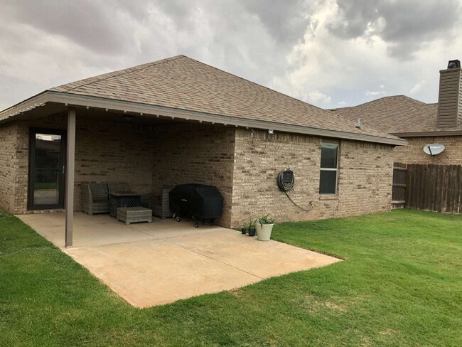Building Photo - "Charming 3-Bed, 2-Bath Home on Valencia Ave – Perfect Lubbock Living!"