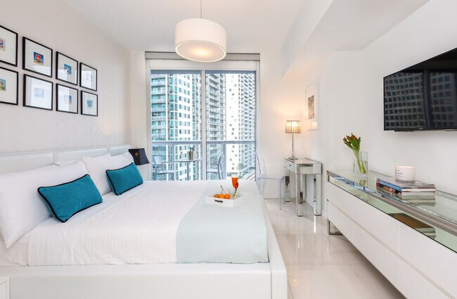 Building Photo - 485 Brickell Ave