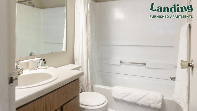 Foto del edificio - 2090 N Hill Field Rd