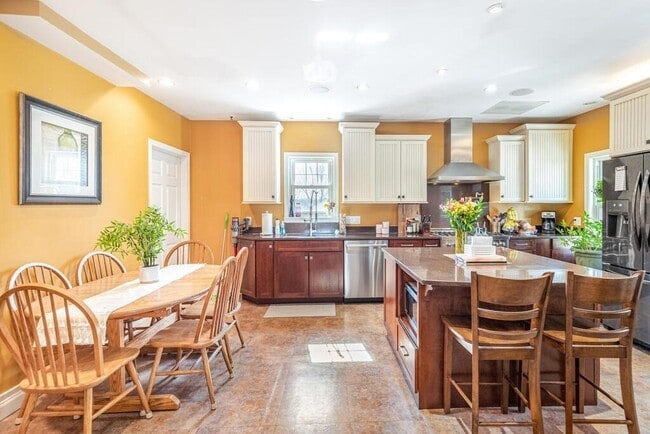 Building Photo - 39 Melvin St