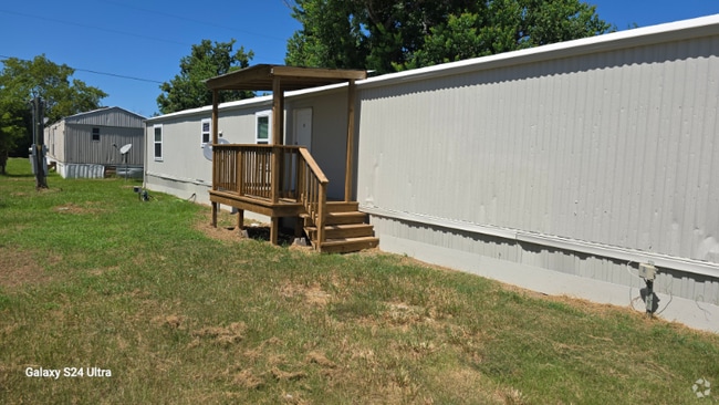 Building Photo - 906 FM247