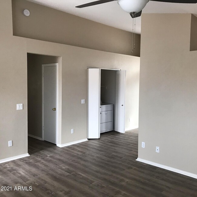 Building Photo - 11321 W Ruth Ave