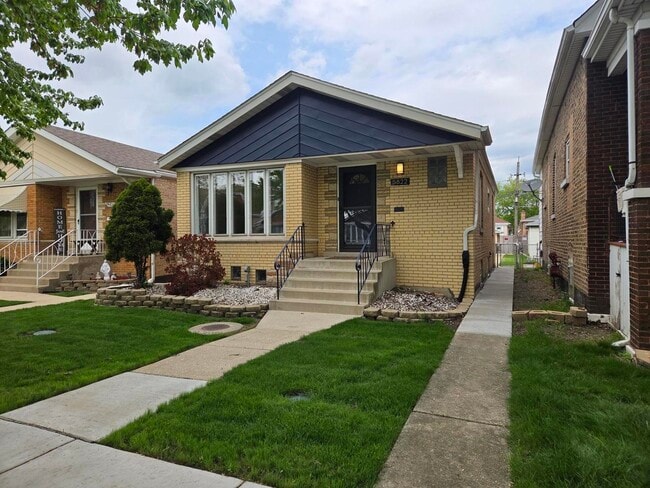 Building Photo - 5822 W 64th Pl